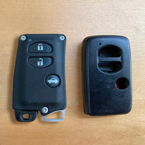 Comparison of YMD2 - 3 Button withOUT Panic Kit and OEM key fob 